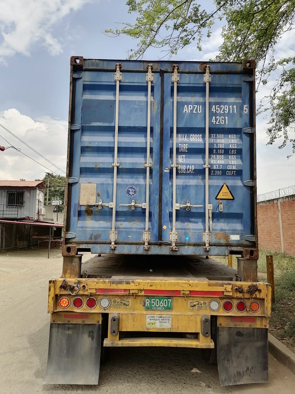 APZU452911-5-image
