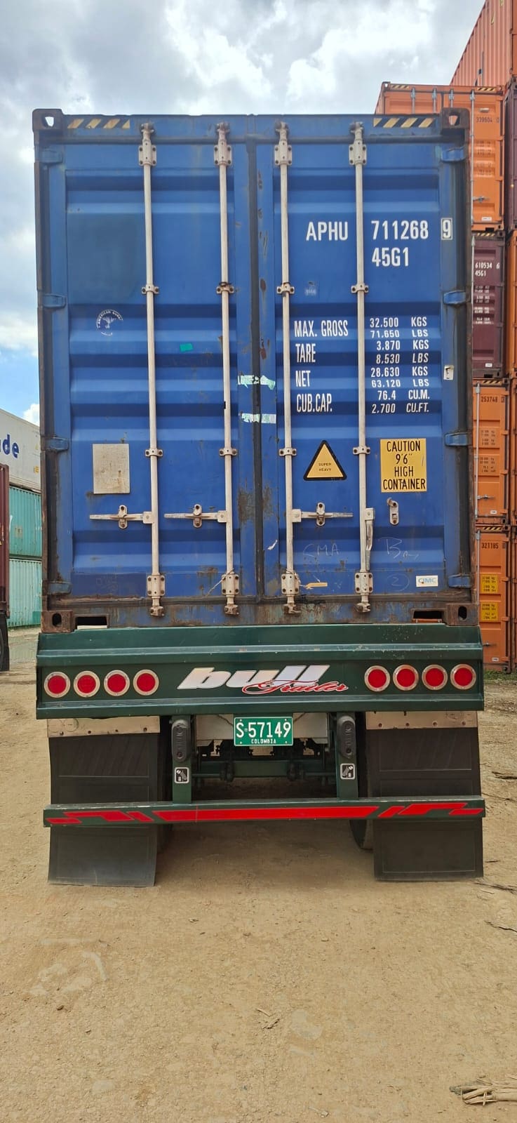 APHU711268-9-image
